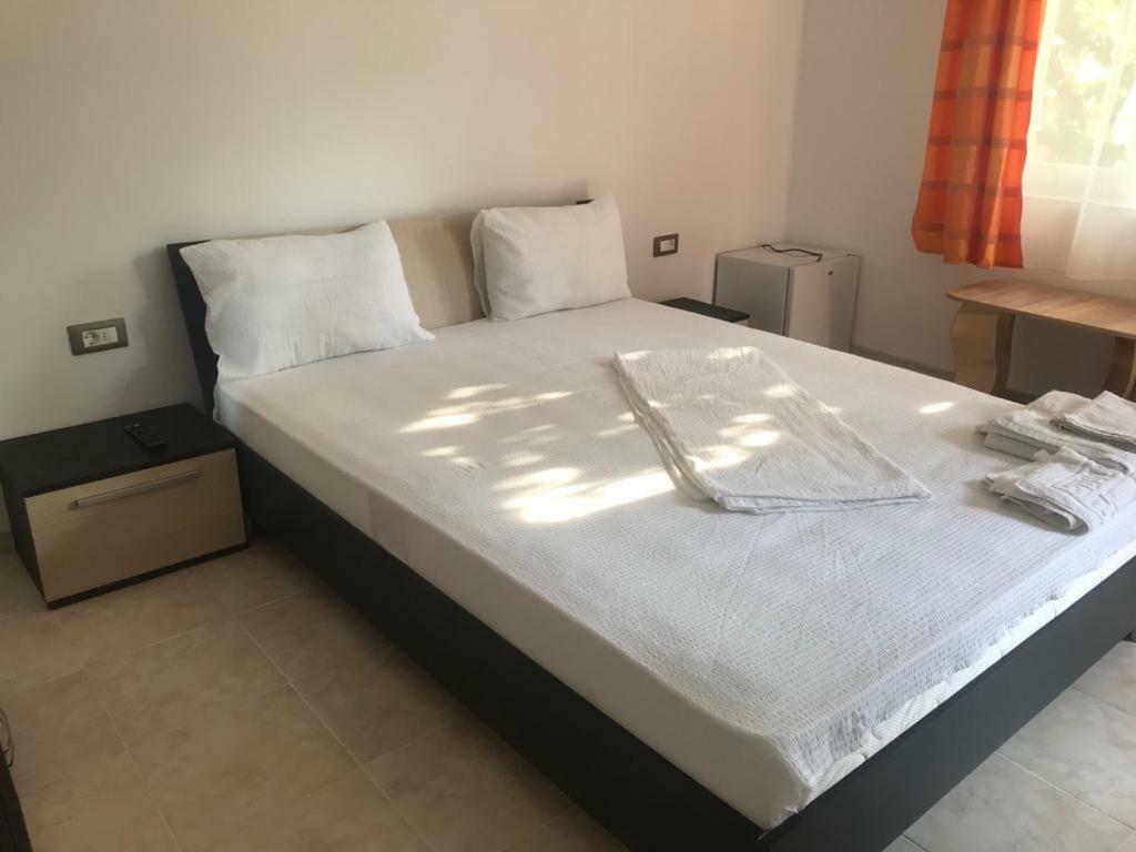 Gazde/Camere de închiriat Raven Comstar *