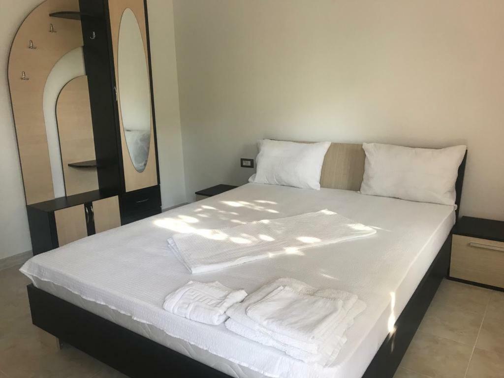 Raven Comstar Gazde/Camere de închiriat Corbu (Constanta)